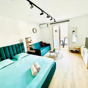 1, Tirana