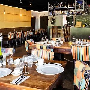https://the-lake-hotel-amsterdam-airport.thehaguehotels.net